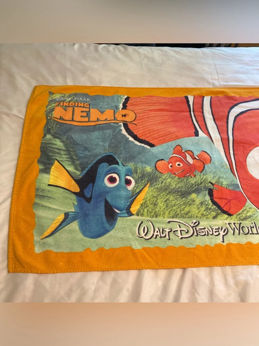 Walt Disney World Theme Parks Finding Nemo Beach Pool Towel Dory 31 x 58